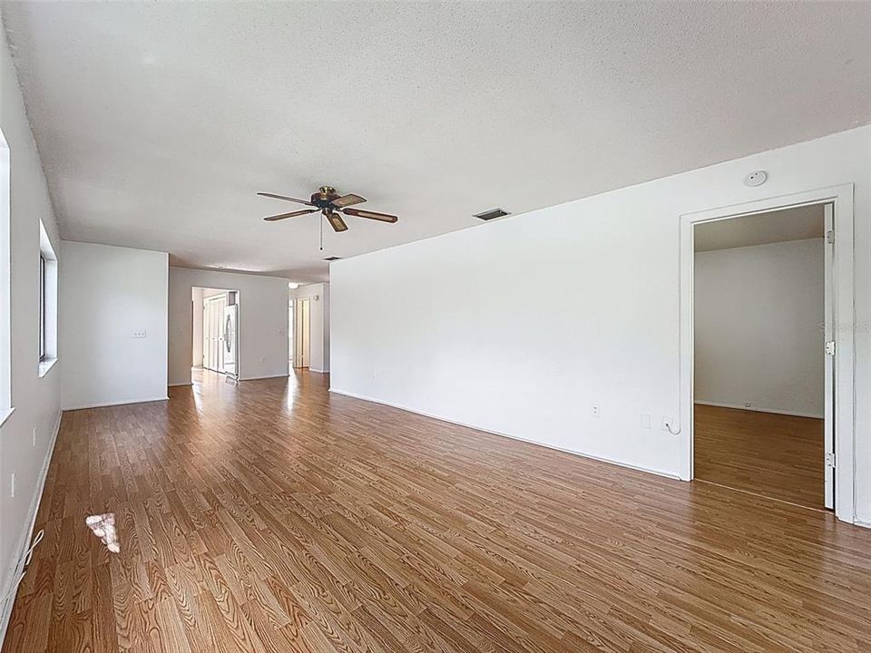 待售: $129,900 (2 贝兹, 2 浴室, 1144 平方英尺)