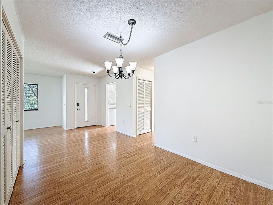 待售: $129,900 (2 贝兹, 2 浴室, 1144 平方英尺)