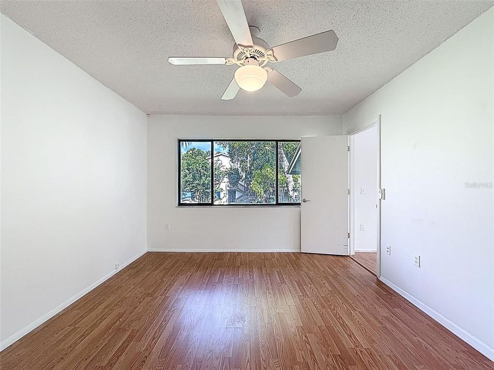 待售: $129,900 (2 贝兹, 2 浴室, 1144 平方英尺)