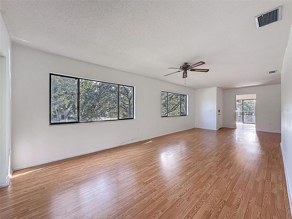 待售: $129,900 (2 贝兹, 2 浴室, 1144 平方英尺)