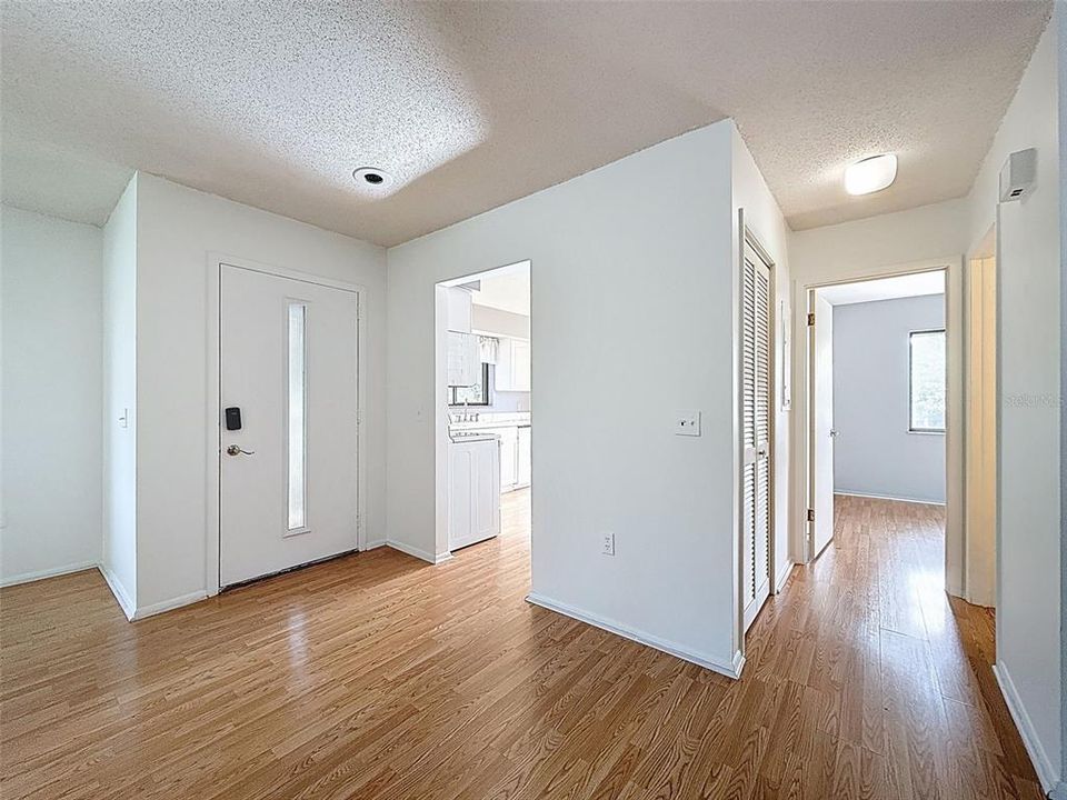 待售: $129,900 (2 贝兹, 2 浴室, 1144 平方英尺)