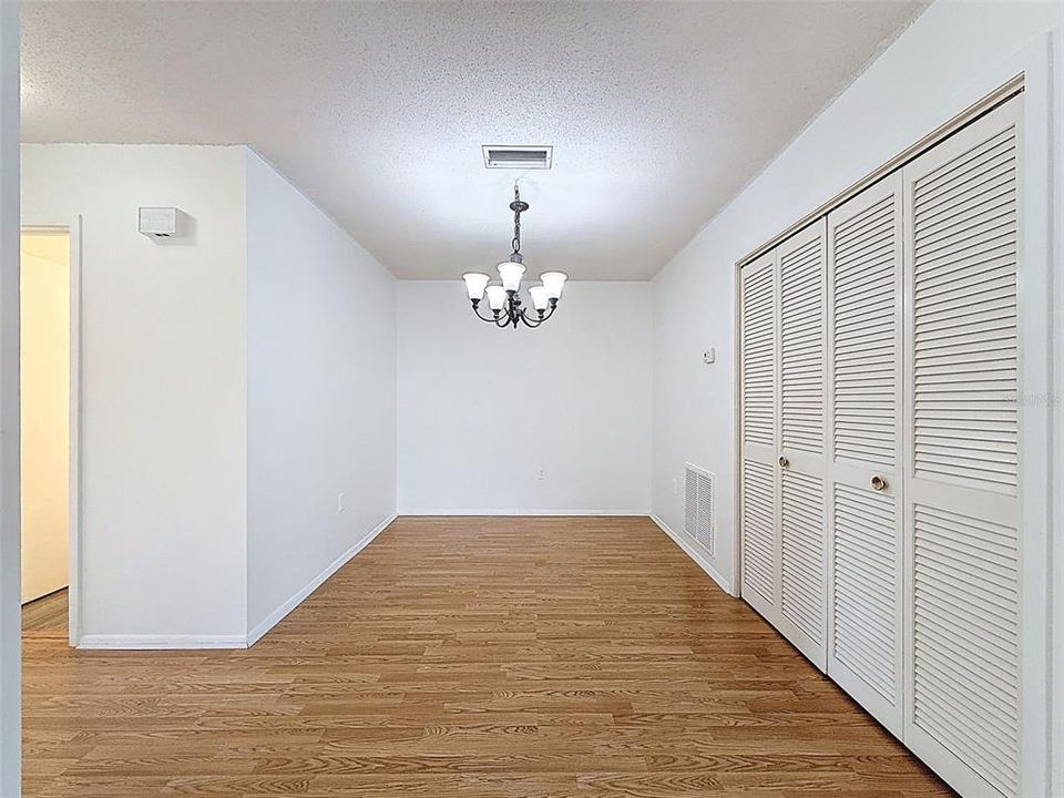 待售: $129,900 (2 贝兹, 2 浴室, 1144 平方英尺)