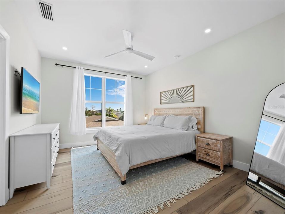 Под контрактом: $2,449,000 (4 спален, 4 ванн, 2875 Квадратных фут)