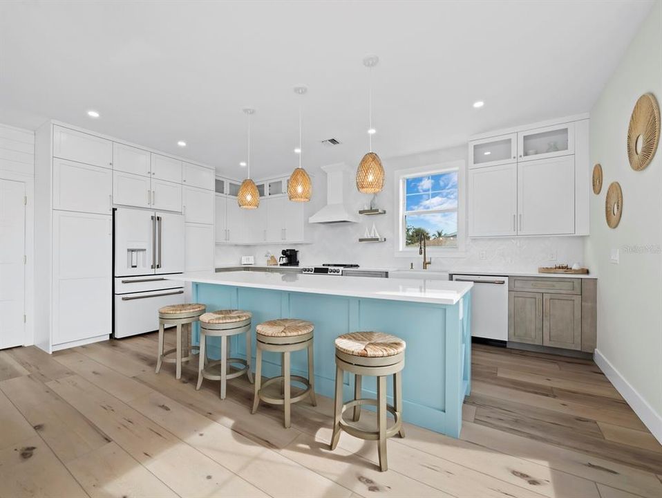 Под контрактом: $2,449,000 (4 спален, 4 ванн, 2875 Квадратных фут)