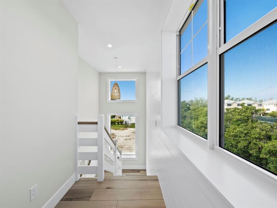 Под контрактом: $2,449,000 (4 спален, 4 ванн, 2875 Квадратных фут)