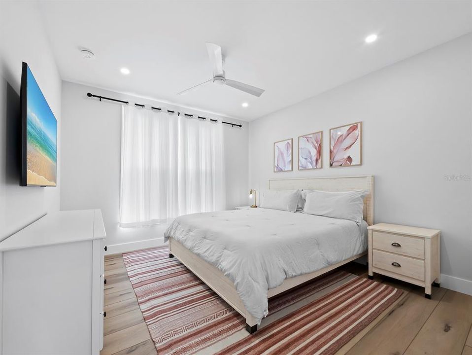 Под контрактом: $2,449,000 (4 спален, 4 ванн, 2875 Квадратных фут)