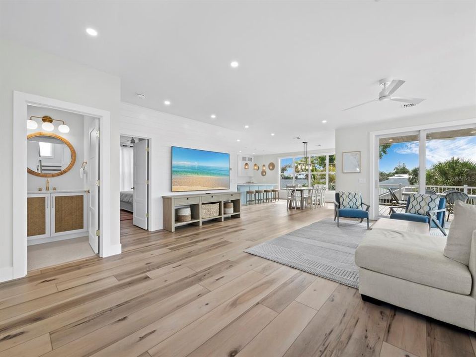 Под контрактом: $2,449,000 (4 спален, 4 ванн, 2875 Квадратных фут)