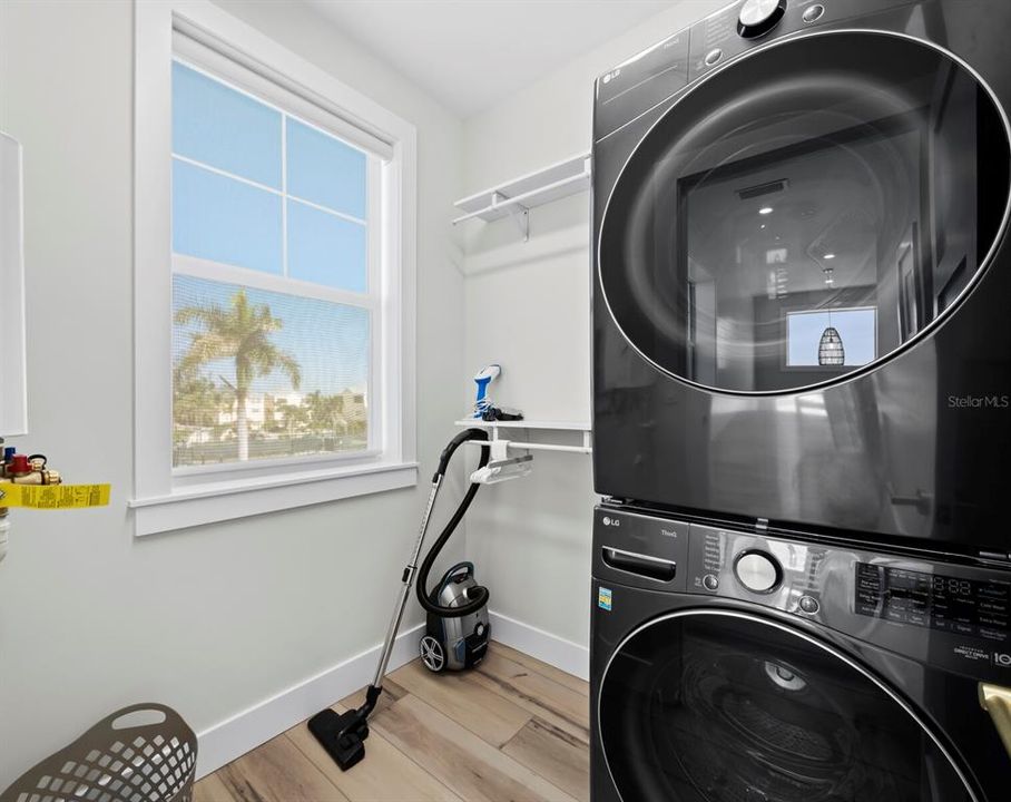 Под контрактом: $2,449,000 (4 спален, 4 ванн, 2875 Квадратных фут)