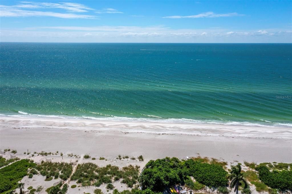 Под контрактом: $2,449,000 (4 спален, 4 ванн, 2875 Квадратных фут)