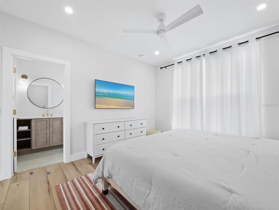 Под контрактом: $2,449,000 (4 спален, 4 ванн, 2875 Квадратных фут)