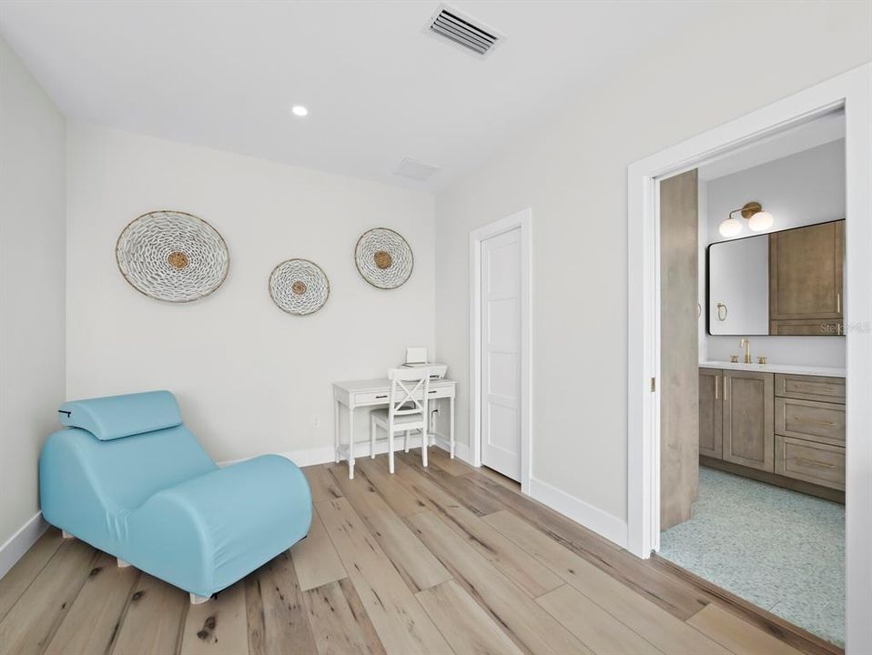 Под контрактом: $2,449,000 (4 спален, 4 ванн, 2875 Квадратных фут)