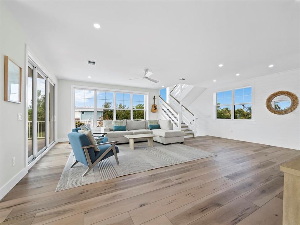 Под контрактом: $2,449,000 (4 спален, 4 ванн, 2875 Квадратных фут)