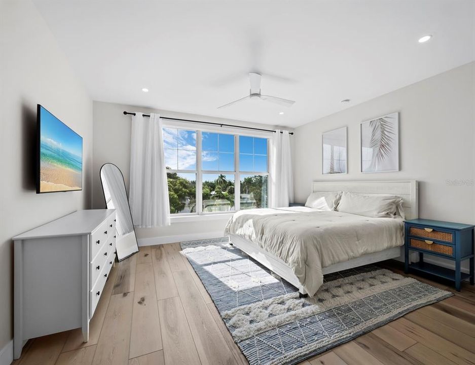 Под контрактом: $2,449,000 (4 спален, 4 ванн, 2875 Квадратных фут)