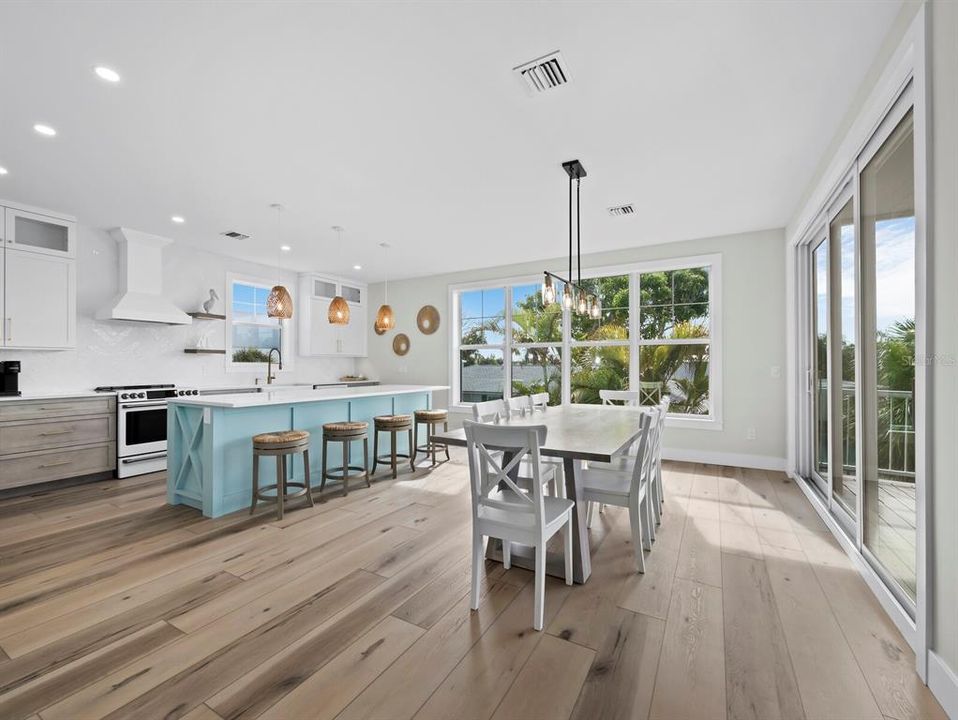 Под контрактом: $2,449,000 (4 спален, 4 ванн, 2875 Квадратных фут)