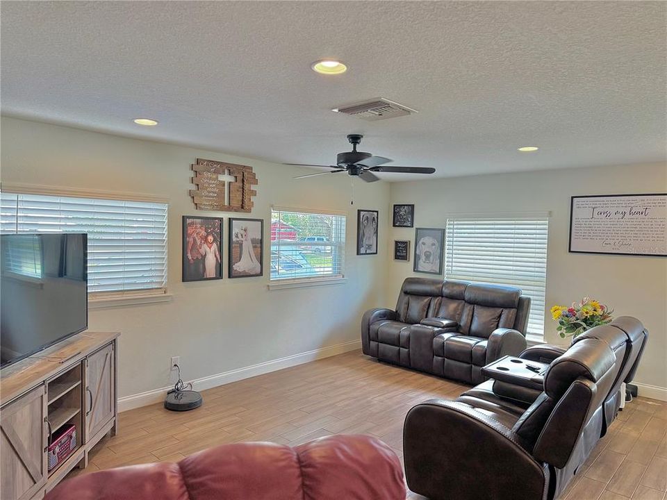 En Venta: $235,000 (2 camas, 2 baños, 1152 Pies cuadrados)