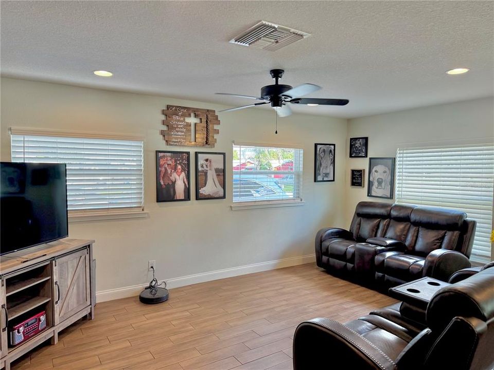 En Venta: $235,000 (2 camas, 2 baños, 1152 Pies cuadrados)