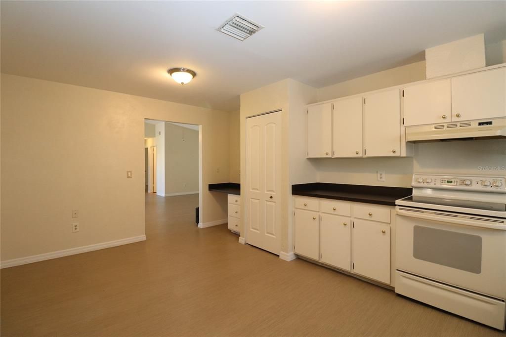 For Rent: $1,800 (3 beds, 2 baths, 1412 Square Feet)