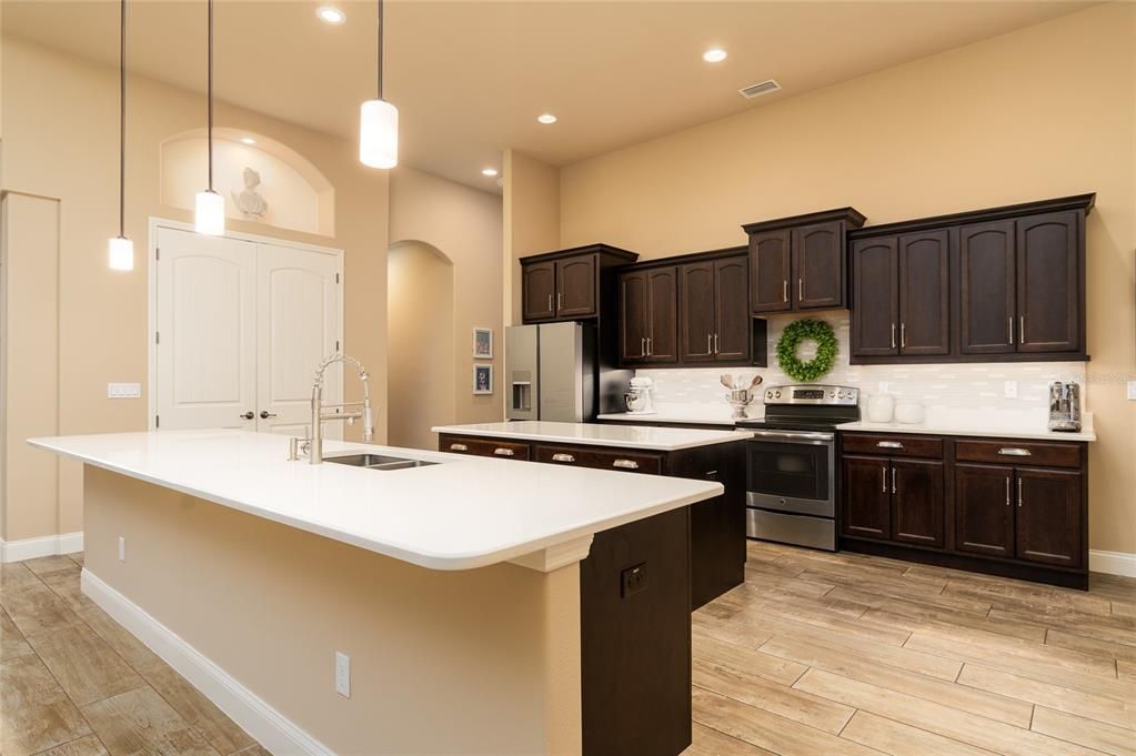 For Sale: $774,999 (4 beds, 3 baths, 2900 Square Feet)