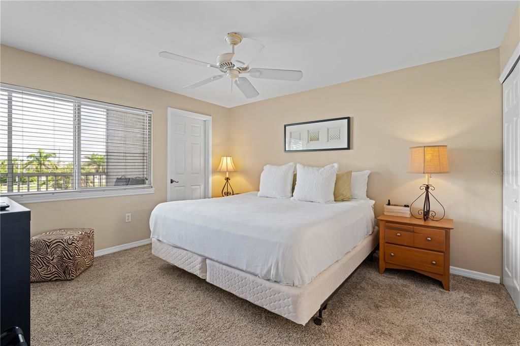 For Sale: $245,000 (2 beds, 2 baths, 1077 Square Feet)