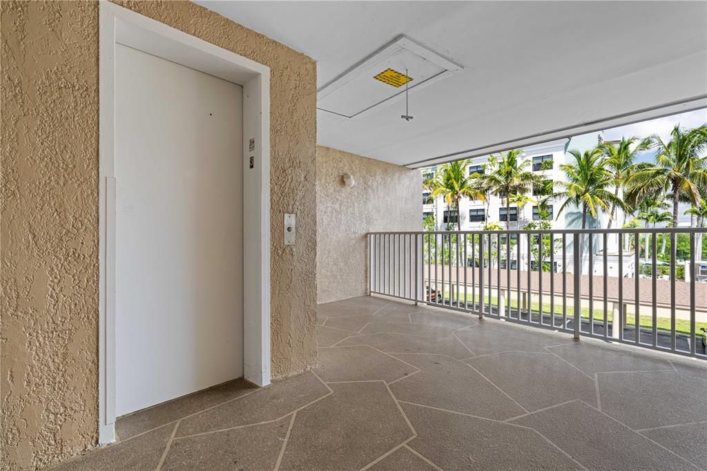 For Sale: $245,000 (2 beds, 2 baths, 1077 Square Feet)