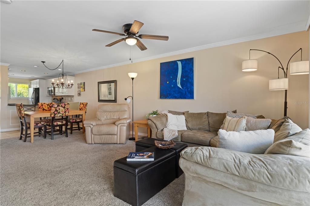 For Sale: $245,000 (2 beds, 2 baths, 1077 Square Feet)