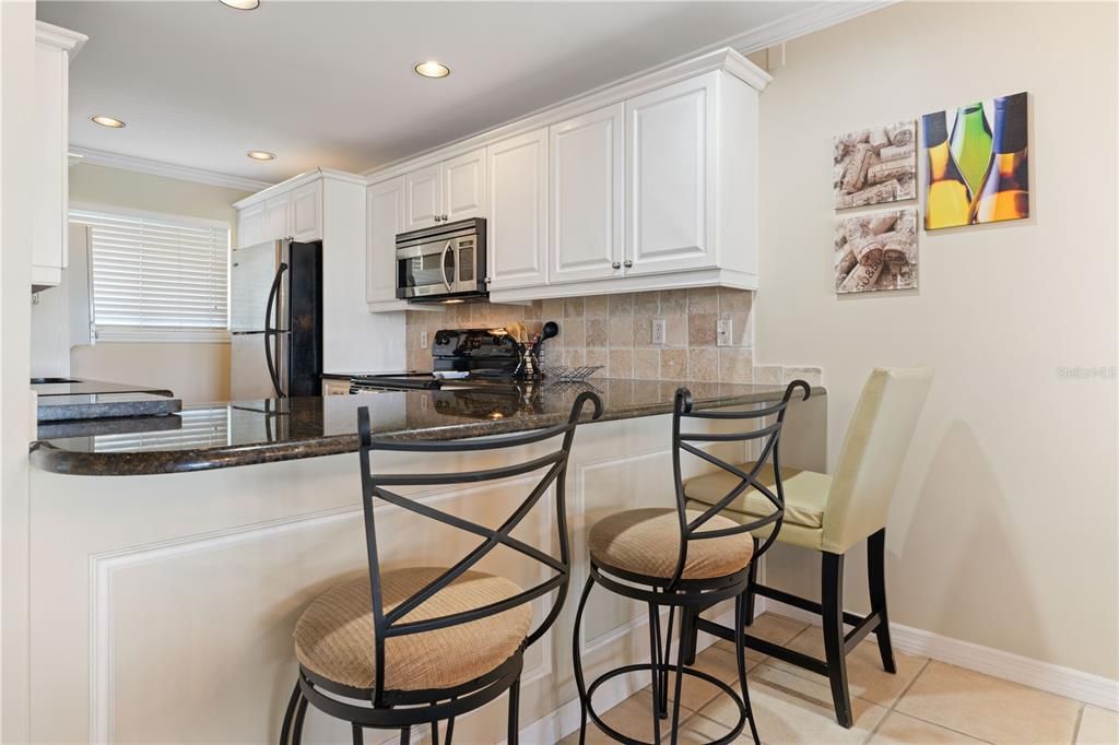 For Sale: $245,000 (2 beds, 2 baths, 1077 Square Feet)