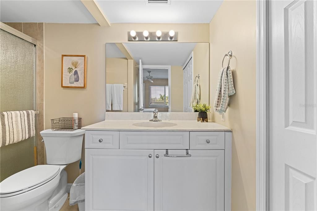 For Sale: $245,000 (2 beds, 2 baths, 1077 Square Feet)