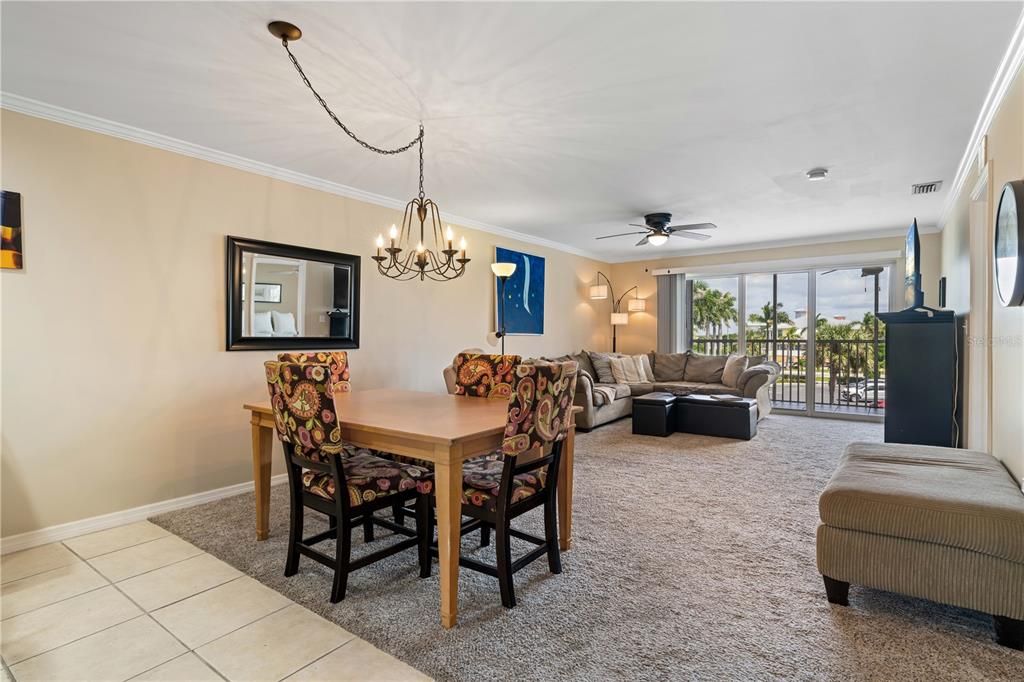 For Sale: $245,000 (2 beds, 2 baths, 1077 Square Feet)