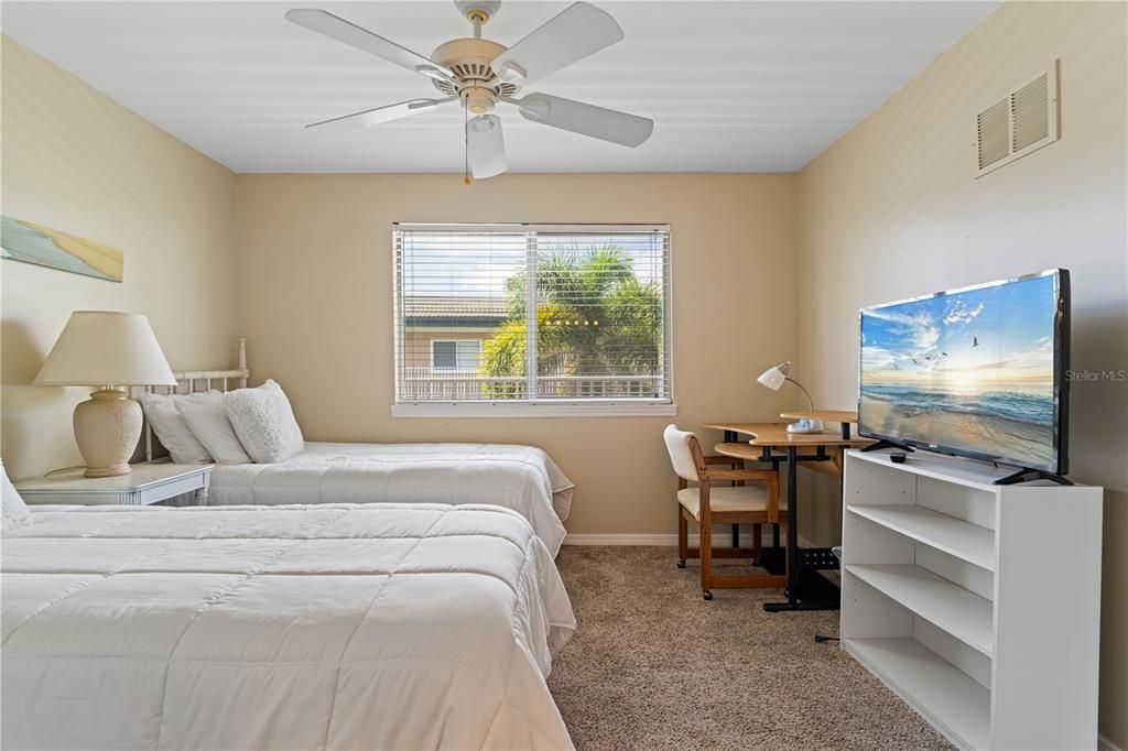 For Sale: $245,000 (2 beds, 2 baths, 1077 Square Feet)