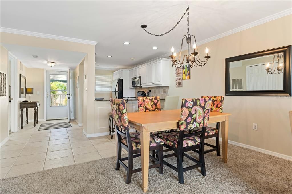 For Sale: $245,000 (2 beds, 2 baths, 1077 Square Feet)