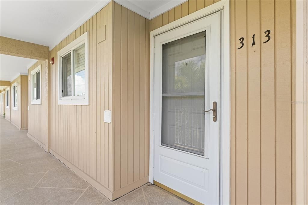 For Sale: $245,000 (2 beds, 2 baths, 1077 Square Feet)