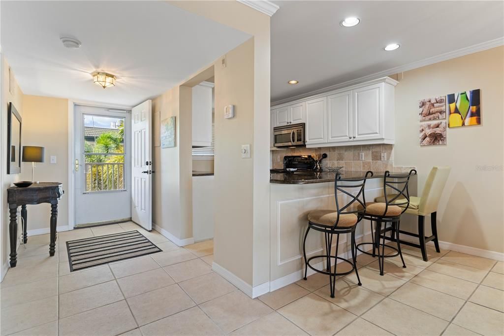 For Sale: $245,000 (2 beds, 2 baths, 1077 Square Feet)