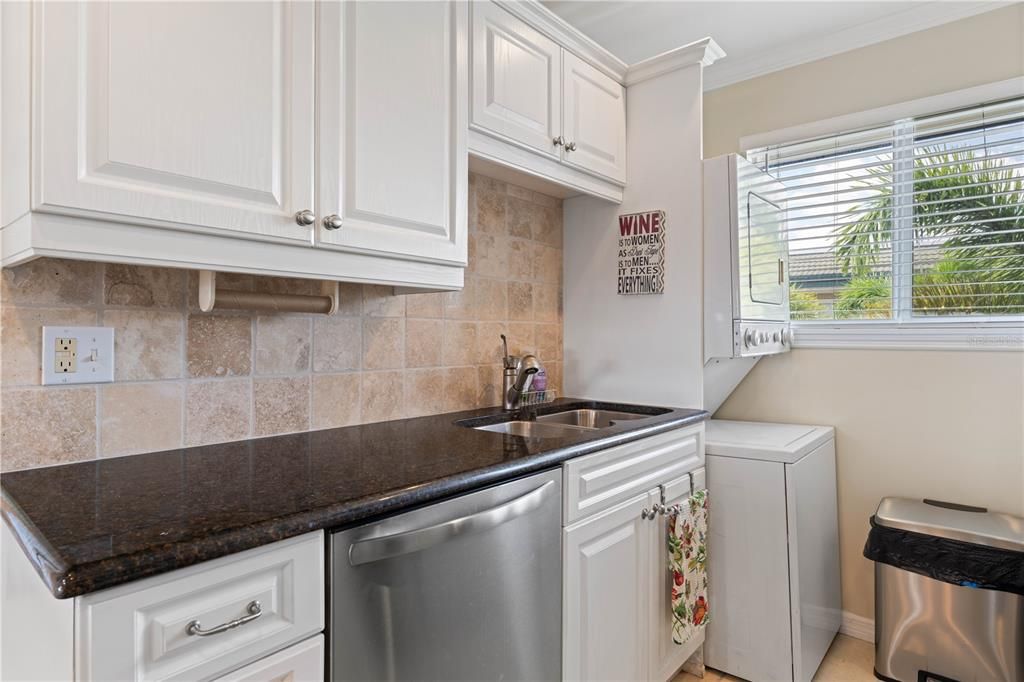 For Sale: $245,000 (2 beds, 2 baths, 1077 Square Feet)