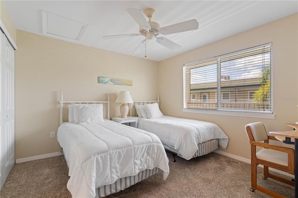 For Sale: $245,000 (2 beds, 2 baths, 1077 Square Feet)