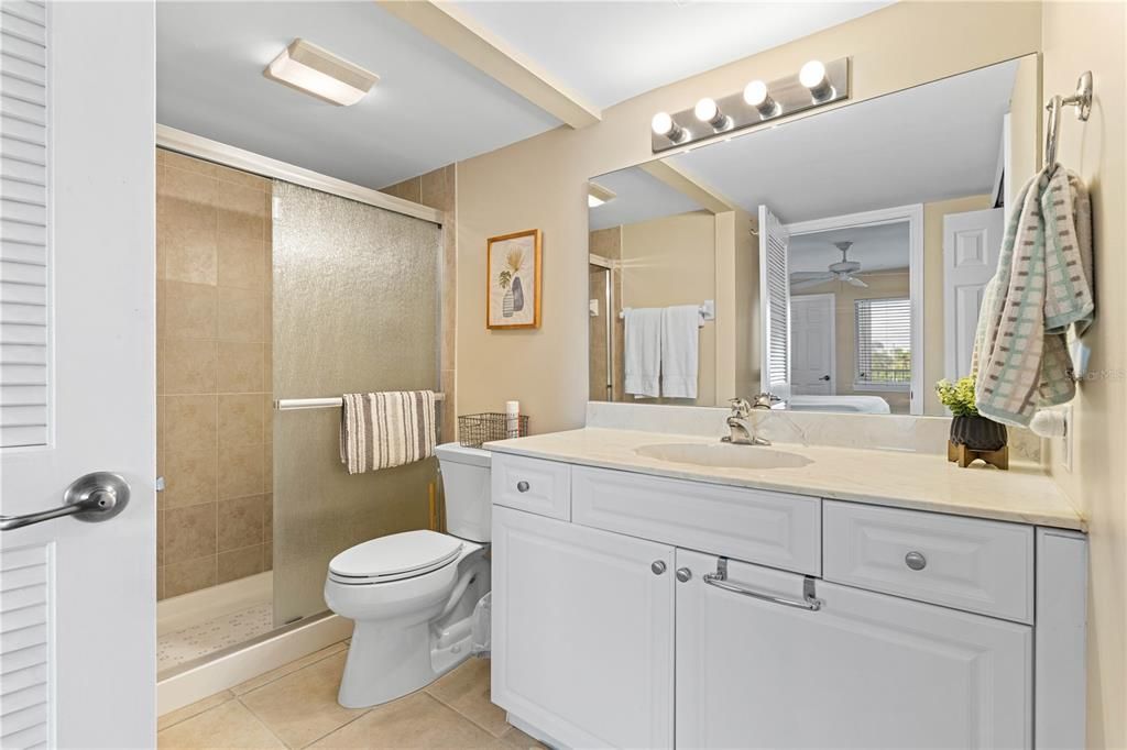 For Sale: $245,000 (2 beds, 2 baths, 1077 Square Feet)