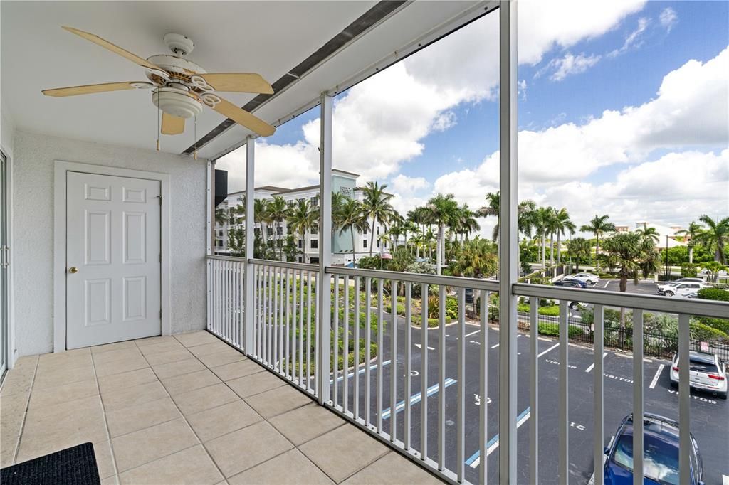 For Sale: $245,000 (2 beds, 2 baths, 1077 Square Feet)