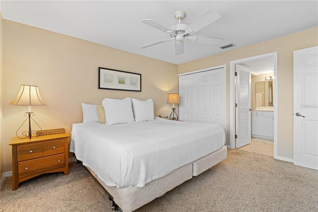 For Sale: $245,000 (2 beds, 2 baths, 1077 Square Feet)