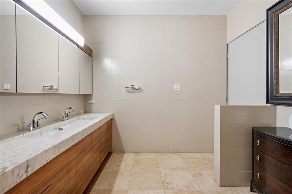 En Renta: $16,000 (5 camas, 3 baños, 3000 Pies cuadrados)