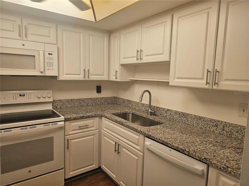 Active With Contract: $170,000 (2 beds, 2 baths, 1000 Square Feet)