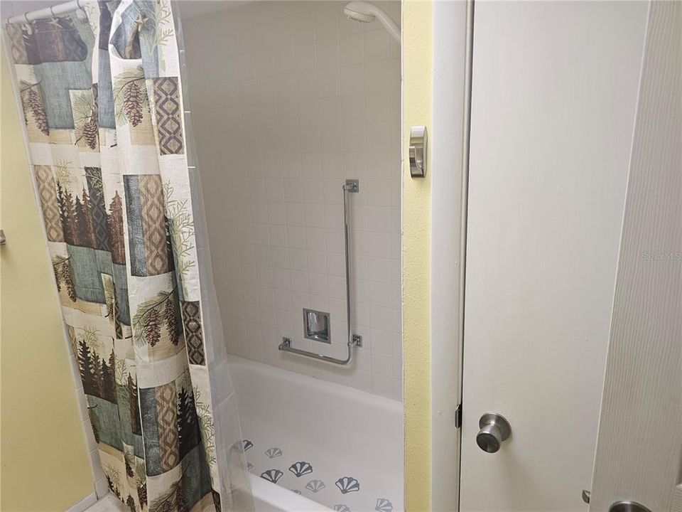 Active With Contract: $170,000 (2 beds, 2 baths, 1000 Square Feet)