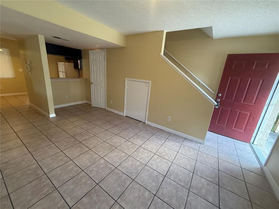 出租: $1,400 (2 贝兹, 1 浴室, 930 平方英尺)