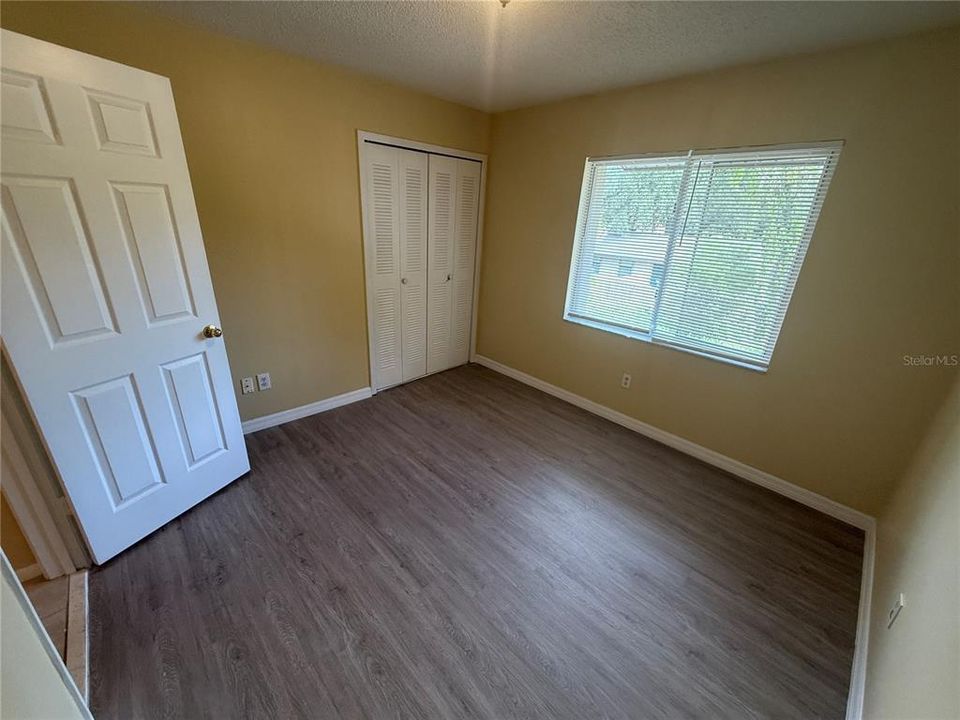 出租: $1,400 (2 贝兹, 1 浴室, 930 平方英尺)