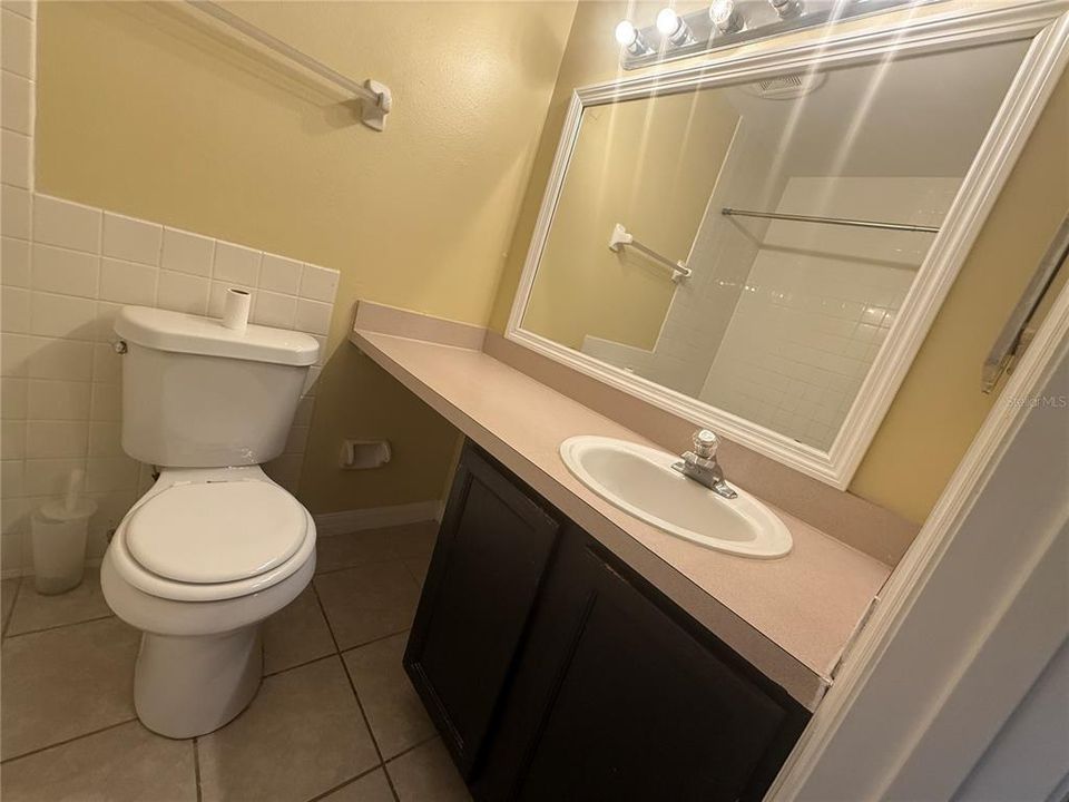 出租: $1,400 (2 贝兹, 1 浴室, 930 平方英尺)