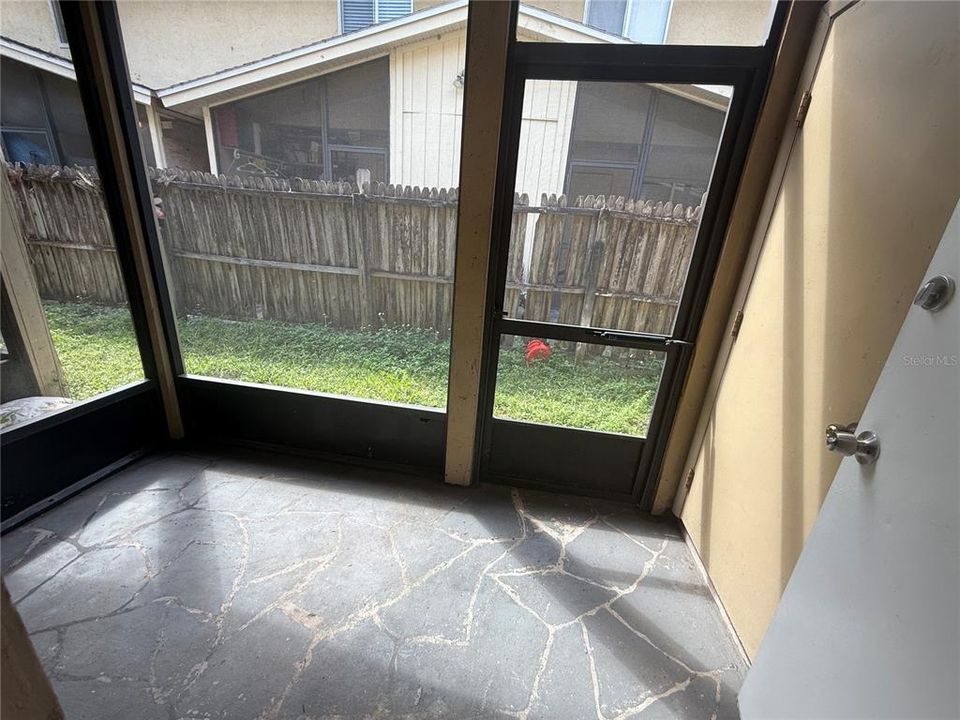 出租: $1,400 (2 贝兹, 1 浴室, 930 平方英尺)