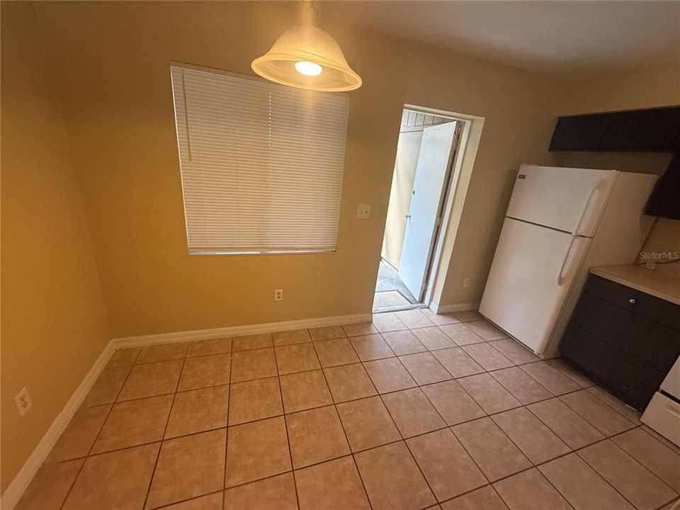 出租: $1,400 (2 贝兹, 1 浴室, 930 平方英尺)