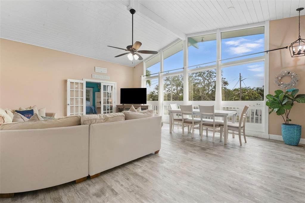 待售: $1,250,000 (3 贝兹, 2 浴室, 1724 平方英尺)