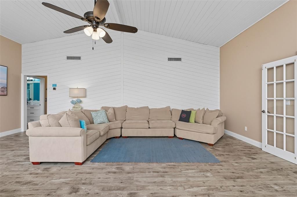 待售: $1,250,000 (3 贝兹, 2 浴室, 1724 平方英尺)