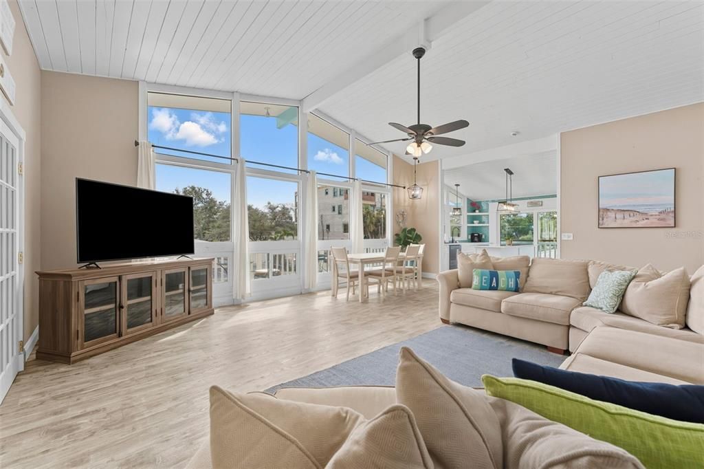 待售: $1,250,000 (3 贝兹, 2 浴室, 1724 平方英尺)