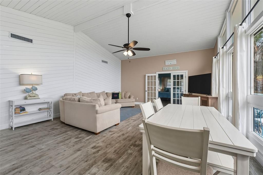 待售: $1,250,000 (3 贝兹, 2 浴室, 1724 平方英尺)