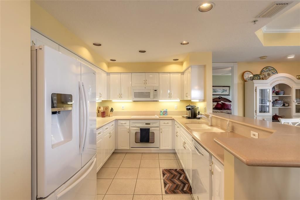 For Sale: $549,000 (3 beds, 3 baths, 1952 Square Feet)